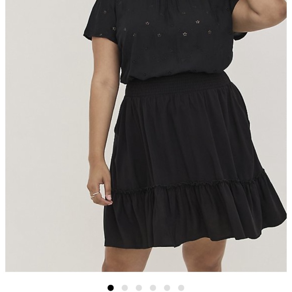 Torrid size 3 black mini ruffle skirt